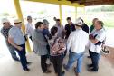 O bairro Guarituba, em Piraquara, passa por uma extensa intervenção do poder público, com obras de habitação popular, infraestrutura, saneamento, urbanização e regularização fundiária, financiadas pelo Programa de Aceleração do Crescimento (PAC). Como as obras acontecem simultaneamente e são executadas por diversos órgãos, técnicos da Cohapar, Sanepar e prefeitura se reuniram nesta semana para alinhar as ações de trabalho.