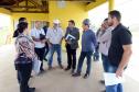O bairro Guarituba, em Piraquara, passa por uma extensa intervenção do poder público, com obras de habitação popular, infraestrutura, saneamento, urbanização e regularização fundiária, financiadas pelo Programa de Aceleração do Crescimento (PAC). Como as obras acontecem simultaneamente e são executadas por diversos órgãos, técnicos da Cohapar, Sanepar e prefeitura se reuniram nesta semana para alinhar as ações de trabalho.
