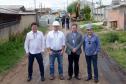 O bairro Guarituba, em Piraquara, passa por uma extensa intervenção do poder público, com obras de habitação popular, infraestrutura, saneamento, urbanização e regularização fundiária, financiadas pelo Programa de Aceleração do Crescimento (PAC). Como as obras acontecem simultaneamente e são executadas por diversos órgãos, técnicos da Cohapar, Sanepar e prefeitura se reuniram nesta semana para alinhar as ações de trabalho.