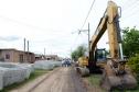 O bairro Guarituba, em Piraquara, passa por uma extensa intervenção do poder público, com obras de habitação popular, infraestrutura, saneamento, urbanização e regularização fundiária, financiadas pelo Programa de Aceleração do Crescimento (PAC). Como as obras acontecem simultaneamente e são executadas por diversos órgãos, técnicos da Cohapar, Sanepar e prefeitura se reuniram nesta semana para alinhar as ações de trabalho.