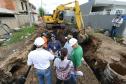 O bairro Guarituba, em Piraquara, passa por uma extensa intervenção do poder público, com obras de habitação popular, infraestrutura, saneamento, urbanização e regularização fundiária, financiadas pelo Programa de Aceleração do Crescimento (PAC). Como as obras acontecem simultaneamente e são executadas por diversos órgãos, técnicos da Cohapar, Sanepar e prefeitura se reuniram nesta semana para alinhar as ações de trabalho.