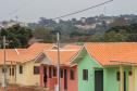 O bairro Guarituba, em Piraquara, passa por uma extensa intervenção do poder público, com obras de habitação popular, infraestrutura, saneamento, urbanização e regularização fundiária, financiadas pelo Programa de Aceleração do Crescimento (PAC). Como as obras acontecem simultaneamente e são executadas por diversos órgãos, técnicos da Cohapar, Sanepar e prefeitura se reuniram nesta semana para alinhar as ações de trabalho.