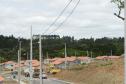 Quarenta e oito famílias de Rio Azul receberam nesta quinta-feira (17) as chaves de suas novas moradias. Elas são as novas moradoras do Residencial Rio Azul VII, empreendimento construído em uma parceria do Governo do Paraná, Governo Federal e prefeitura na cidade, na região Centro-Sul do estado.