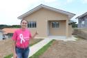 Quarenta e oito famílias de Rio Azul receberam nesta quinta-feira (17) as chaves de suas novas moradias. Elas são as novas moradoras do Residencial Rio Azul VII, empreendimento construído em uma parceria do Governo do Paraná, Governo Federal e prefeitura na cidade, na região Centro-Sul do estado.