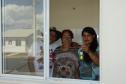 Setenta e cinco famílias de Palmas, na região Sudoeste do Paraná, receberam nesta quinta-feira (24) as chaves da casa própria. A partir de agora, elas são as moradoras do Residencial Bom Pastor II, empreendimento que recebeu R$ 5,3 milhões de investimentos do Governo do Estado, Governo Federal e prefeitura.
