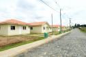 Vinte e seis famílias de Mallet, na região Centro-Sul do Paraná, receberam nesta sexta-feira (8) as chaves da casa própria. Elas se juntam a outras 20 famílias que residem no conjunto habitacional desde junho, e que recebeu em suas duas etapas cerca de R$ 3,2 milhões de investimentos do Governo do Estado, Governo Federal e prefeitura.