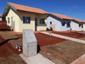Técnicos da Cohapar entregaram nesta segunda-feira (13) as chaves de 30 casas populares de graça a famílias carentes de Corumbataí do Sul, município da região de Campo Mourão. O conjunto de casas populares recebeu um investimento de R$ 1,6 milhão e faz parte do programa Nossa Gente Paraná, coordenado pela Secretaria de Estado da Justiça, Família e Trabalho (Sejuf), em parceria com a companhia.