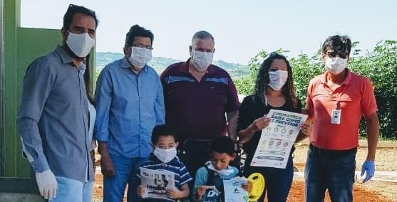 Técnicos da Cohapar entregaram nesta segunda-feira (13) as chaves de 30 casas populares de graça a famílias carentes de Corumbataí do Sul, município da região de Campo Mourão. O conjunto de casas populares recebeu um investimento de R$ 1,6 milhão e faz parte do programa Nossa Gente Paraná, coordenado pela Secretaria de Estado da Justiça, Família e Trabalho (Sejuf), em parceria com a companhia.