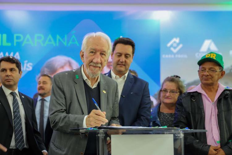 Estado assina contratos do Vida Nova para construir 2,5 mil casas para famílias de áreas de risco