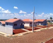 37 famílias de Mariópolis recebem chaves da casa própria 