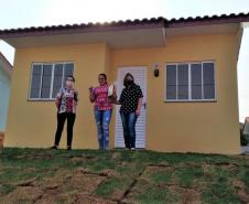 Famílias de Itapejara D’Oeste recebem casas de graça do Estado