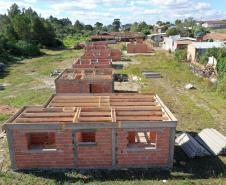 Novas casas em Rio Azul vão atender famílias com renda de até três salários mínimos