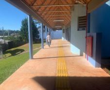Escola em Santa Izabel do Oeste recebe nova quadra poliesportiva