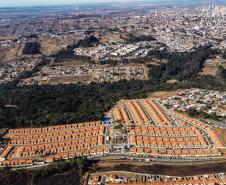 Em Ponta Grossa, governador entrega 454 casas e destaca trabalho intenso pela habitação