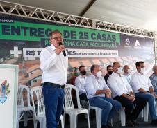 Governador entrega chaves da casa própria a 25 famílias de Prudentópolis