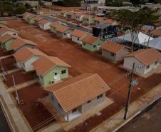 Em Centenário do Sul, governador entrega casas populares e libera R$ 3,15 milhões em recursos