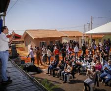 Em Centenário do Sul, governador entrega casas populares e libera R$ 3,15 milhões em recursos