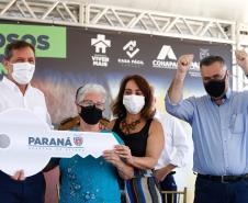 Governador inaugura condomínio para idosos com 40 casas em Foz do Iguaçu