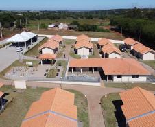 Governador inaugura condomínio para idosos com 40 casas em Foz do Iguaçu