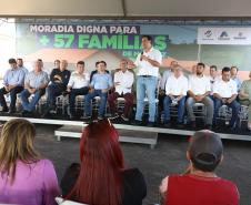 Famílias de Mariluz recebem chaves de suas novas moradias