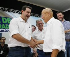 Governador entrega 108 títulos de imóveis em Carlópolis