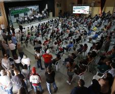 Governador entrega 108 títulos de imóveis em Carlópolis