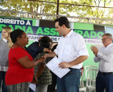 Governador entrega títulos de propriedade a 131 famílias de Ribeirão do Pinhal