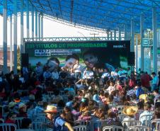 Governador entrega títulos de propriedade e libera R$ 7 milhões para Santa Tereza do Oeste