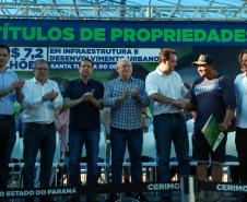 Governador entrega títulos de propriedade e libera R$ 7 milhões para Santa Tereza do Oeste
