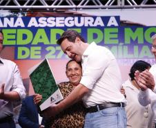 Programa de regularização de casas garante reconhecimento a 16 mil famílias paranaenses