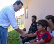 Governador entrega casas custeadas pelo Estado a 34 famílias de Rio Azul