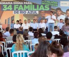 Governador entrega casas custeadas pelo Estado a 34 famílias de Rio Azul