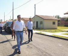 Governador entrega casas custeadas pelo Estado a 34 famílias de Rio Azul