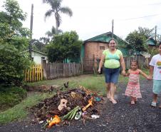 Governador entrega casas custeadas pelo Estado a 34 famílias de Rio Azul