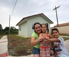Governador entrega casas custeadas pelo Estado a 34 famílias de Rio Azul