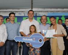 Governador Carlos Massa Ratinho junior entrega moradias do Programa Casa Fácil Paraná em Cascavel