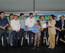 Governador Carlos Massa Ratinho junior entrega moradias do Programa Casa Fácil Paraná em Cascavel