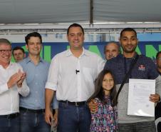 Governador Carlos Massa Ratinho junior entrega moradias do Programa Casa Fácil Paraná em Cascavel