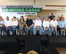 Governador inaugura conjunto com 60 moradias em Atalaia