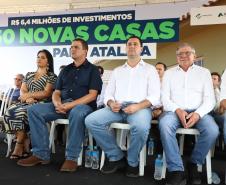 Governador inaugura conjunto com 60 moradias em Atalaia