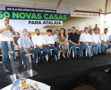 Governador inaugura conjunto com 60 moradias em Atalaia