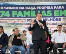  Governador entrega chaves da casa própria a 174 famílias de Irati