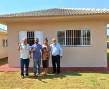 Um sonho que se torna realidade: 36 Famílias de Alto Paraíso recebem suas casas com a ajuda do subsídio do Governo. 