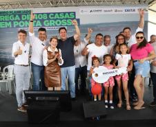 Ratinho Junior entrega 408 casas em Ponta Grossa