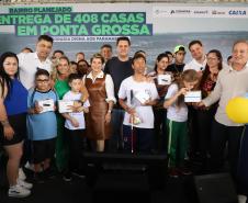 Ratinho Junior entrega 408 casas em Ponta Grossa