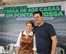 Ratinho Junior entrega 408 casas em Ponta Grossa