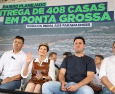 Ratinho Junior entrega 408 casas em Ponta Grossa