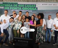 Ratinho Junior entrega 408 casas em Ponta Grossa