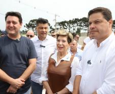 Ratinho Junior entrega 408 casas em Ponta Grossa