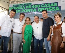Ratinho Junior entrega 408 casas em Ponta Grossa